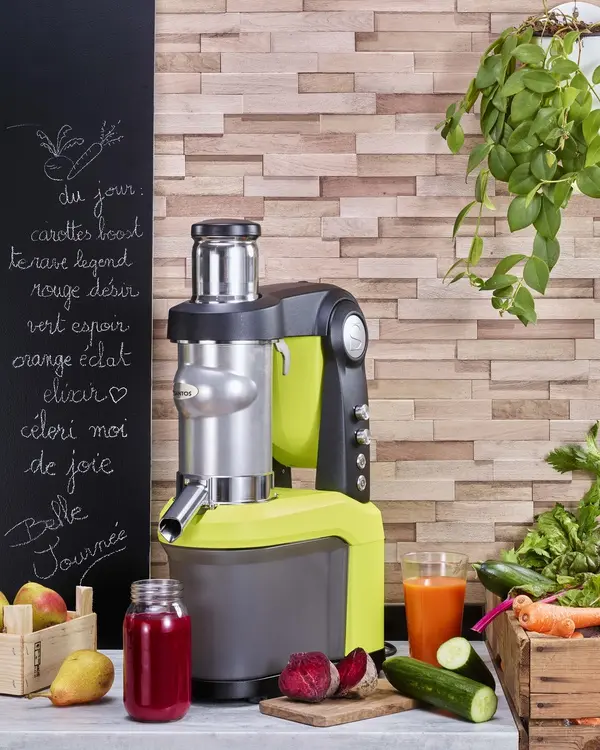 SANTOS_65_V2_Cold PressJuicer_ambiance_300DPI_LW.webp