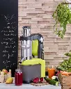 SANTOS_65_V2_Cold PressJuicer_ambiance_300DPI_LW.webp